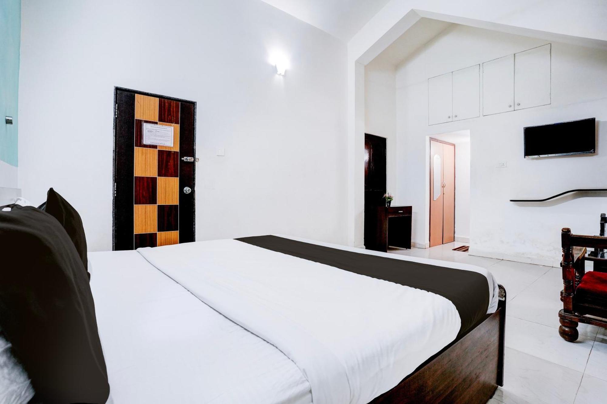 Oyo Flagship Triple Beach Guest House 比纳里姆 外观 照片